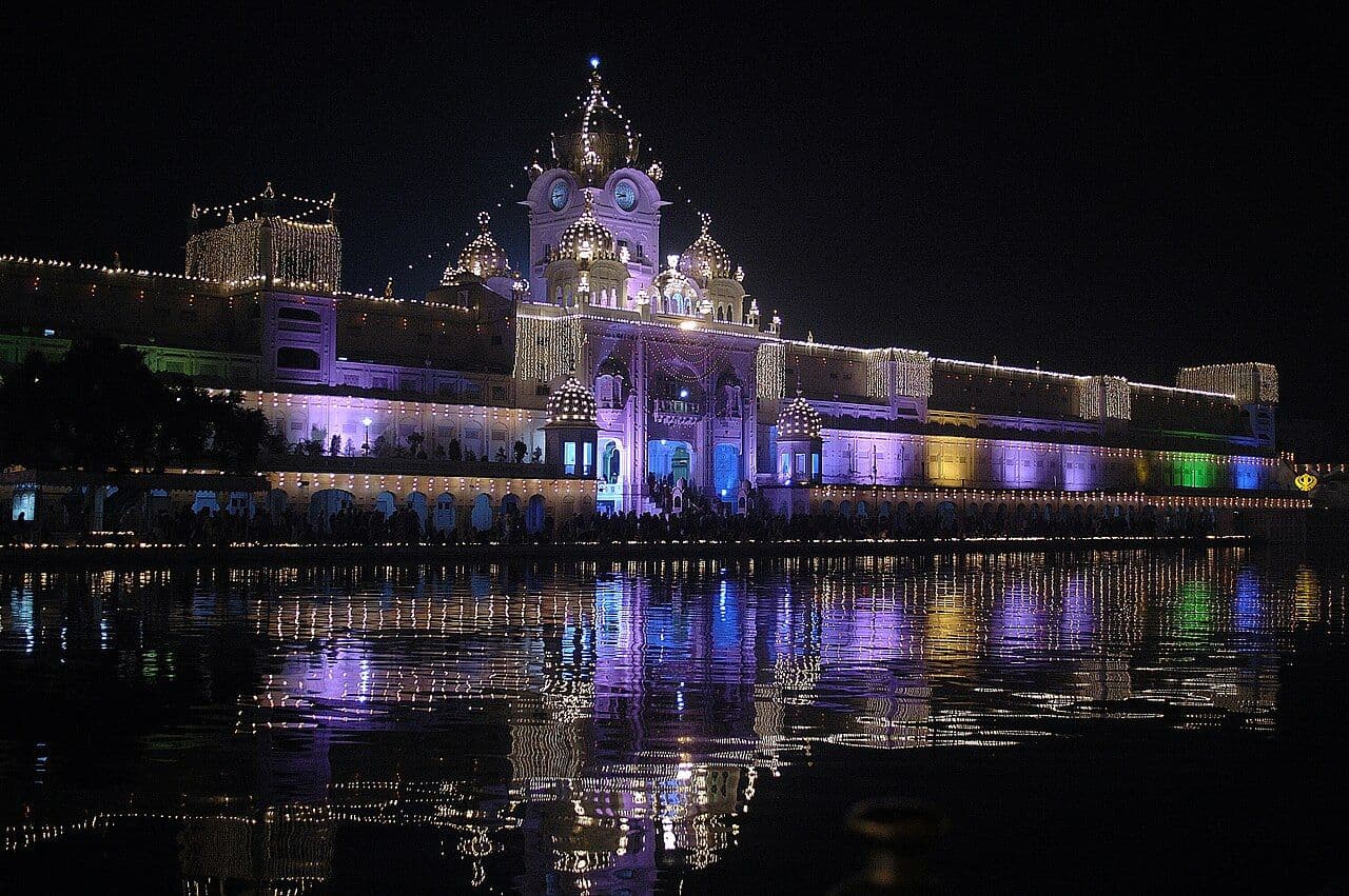 Darbar Sahib lit up on Guru Nanak Jayanti, 24 November 2007