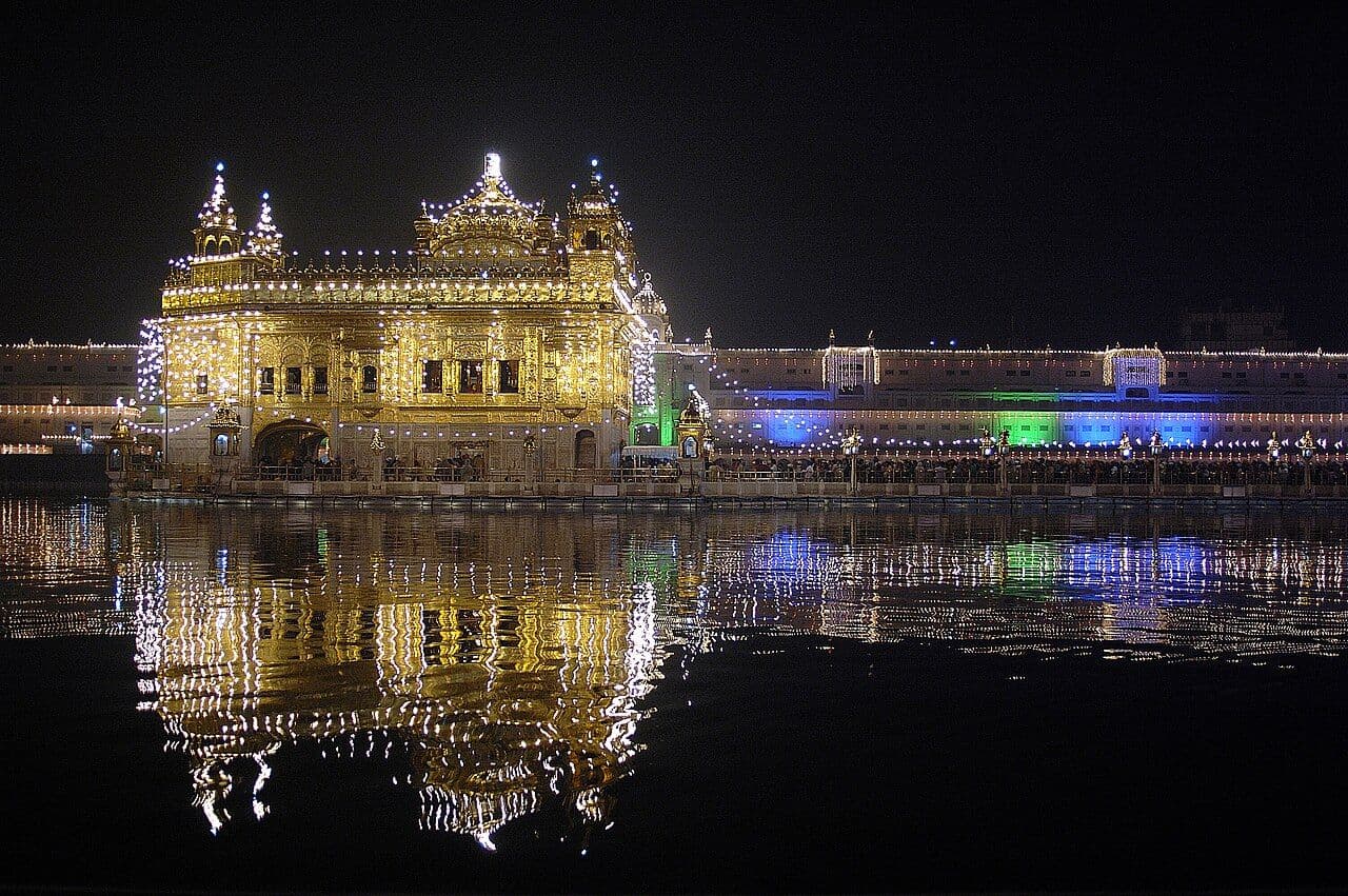 Harmandar Sahib lit up on Guru Nanak Jayanti, 24 November 2007